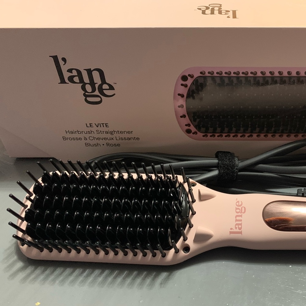 Comes both in pink and black